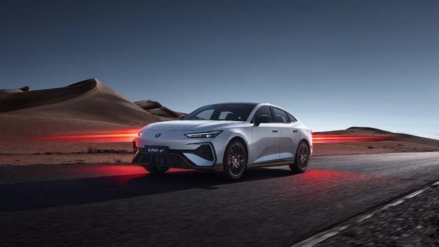 ����������UNI-V�۸�Ȩ����ʽ�������˶����ܲ�9.79��Ԫ��