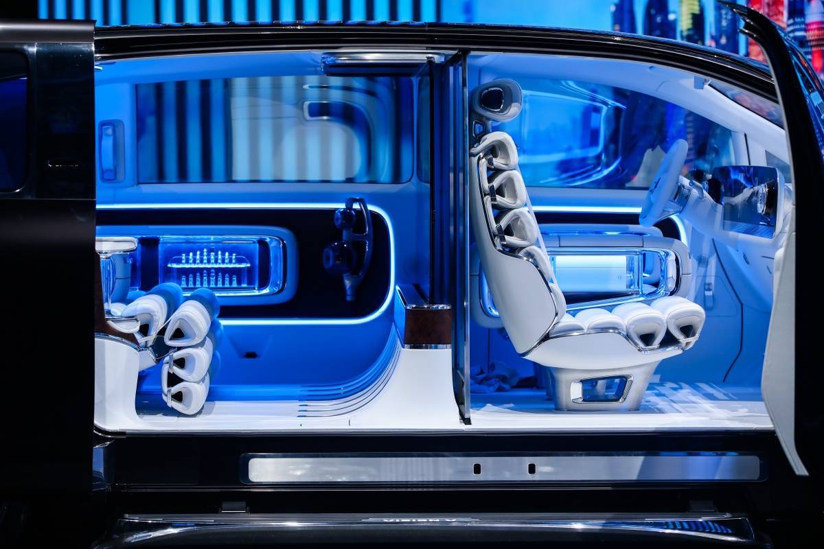 奔驰发布 MPV 概念车 VISION V,内饰科幻,前脸长了8 块腹肌