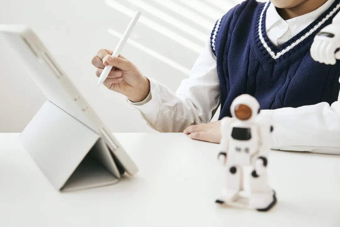 ◆不少韩国小学生已经能熟练使用AI答题。