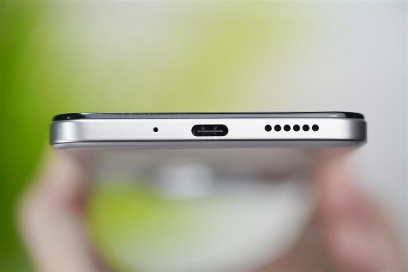 23.5小时霸榜续航榜!vivo Y300i体验评测:超高颜值的一款耐造神机