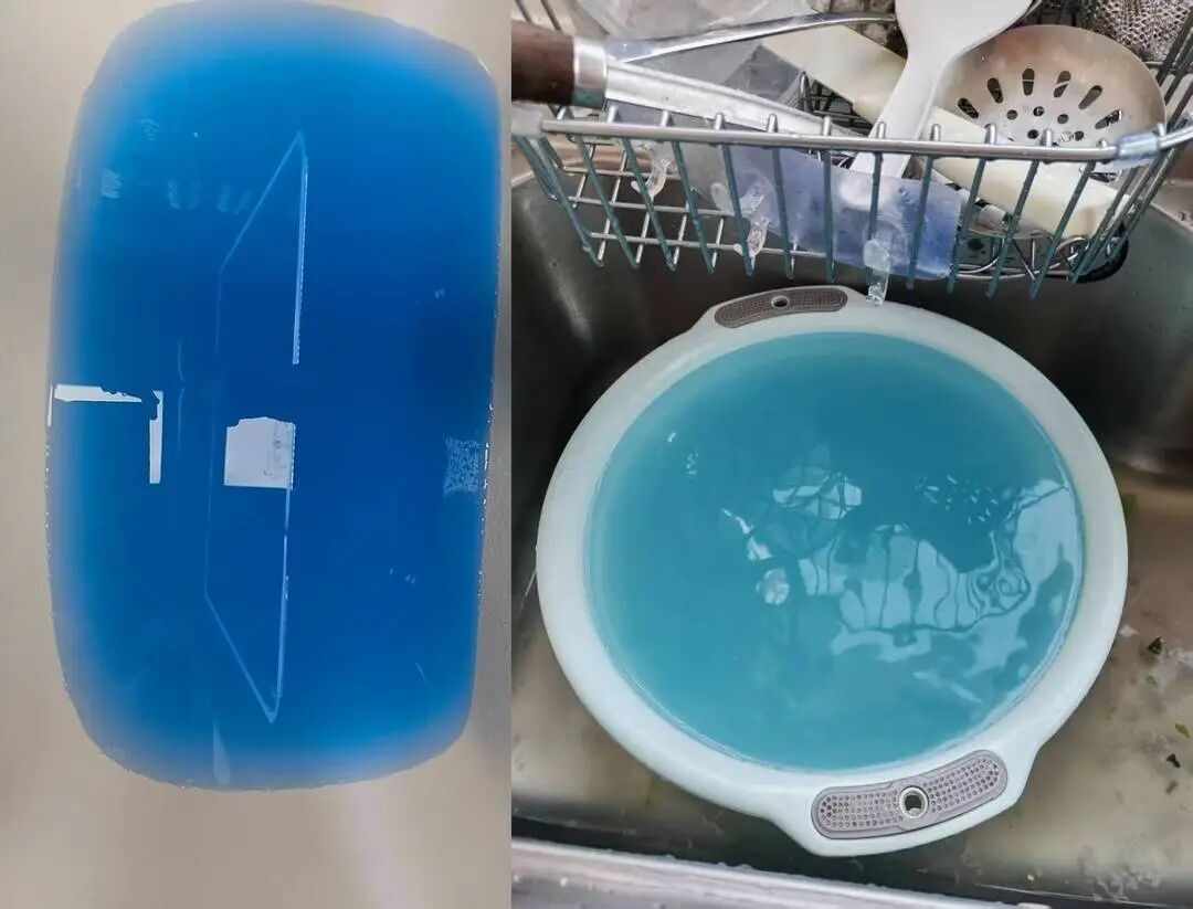 业主反映小区自来水管流出来的是蓝色液体。