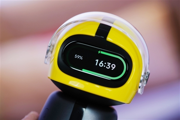 超窄四等边跑道屏!小米手环10 NFC版图赏