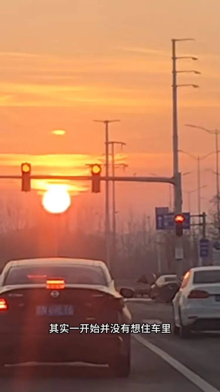不再租房，中年北漂们，纷纷住进车里