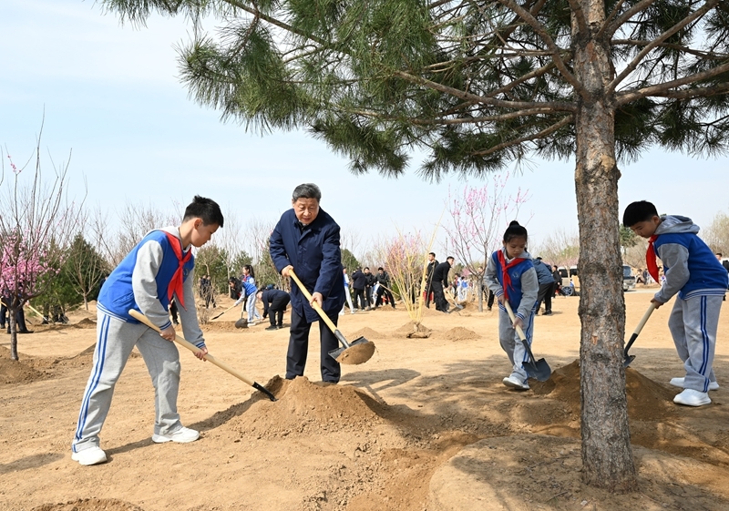 2025年4月3日，習(xí)近平總書記來到北京豐臺區(qū)永定河畔參加首都義務(wù)植樹活動,。