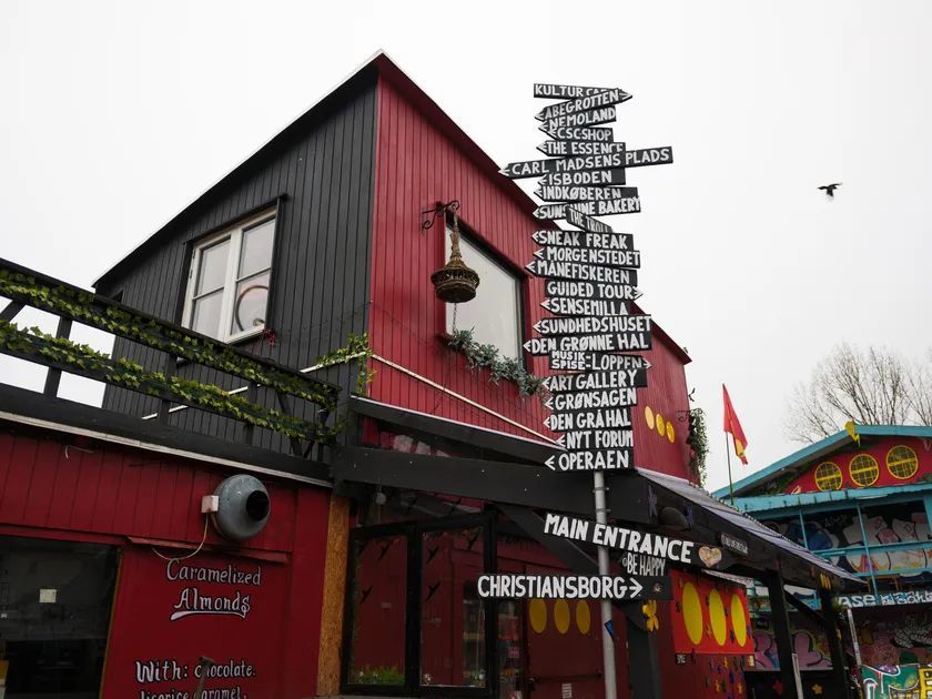 便携中画幅的极致影像 富士GFX100RF评测