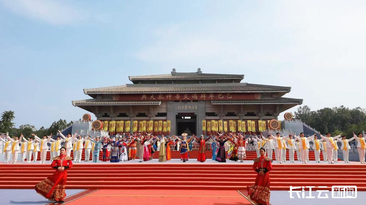 世界华人炎帝故里寻根节现场图