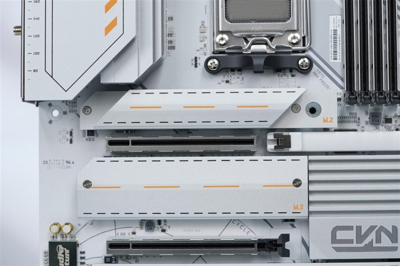 七彩虹CVN X870 ARK FROZEN V14方舟主板评测: 5G网卡+高频内存 锐龙9000舰队新旗舰