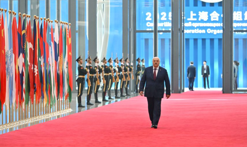 卢卡申科出席2025年上合组织峰会 图源:外媒