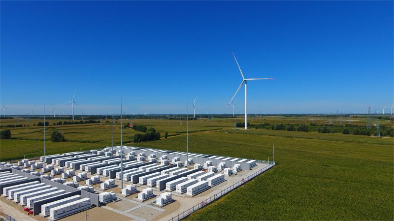 图为明阳集团通辽现代能源“火风光储制研”一体化示范项目。新华网发(郭梓升 摄)