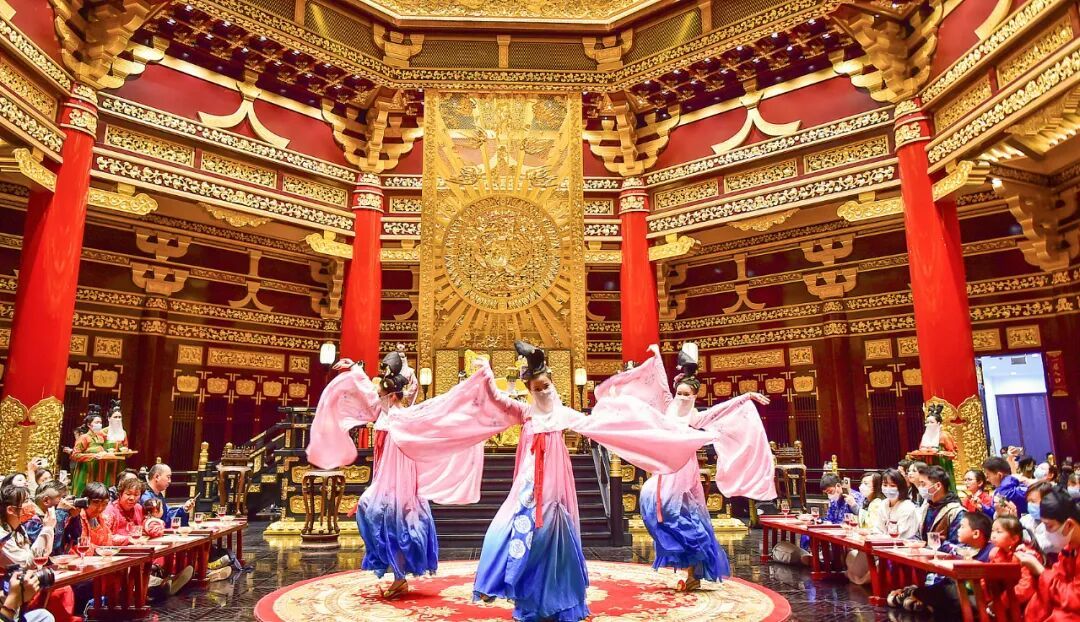 “人均三百元以上的宫廷饭,我吃不起。”(图/视觉中国)