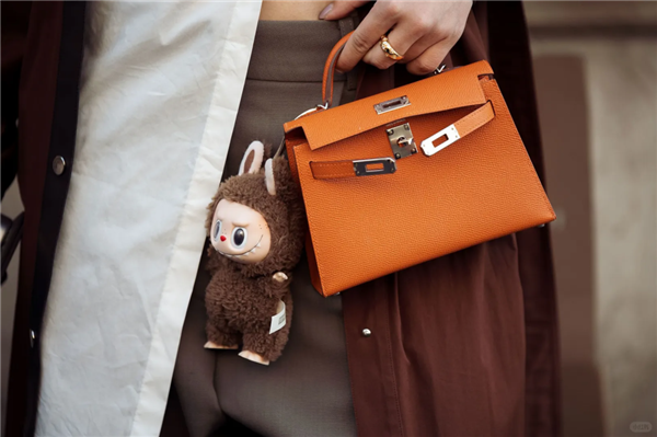 在美国人面前 爱马仕都没泡泡玛特香