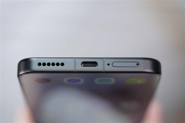 10000mAh巨无霸电池仅2599元起!荣耀WIN RT图赏