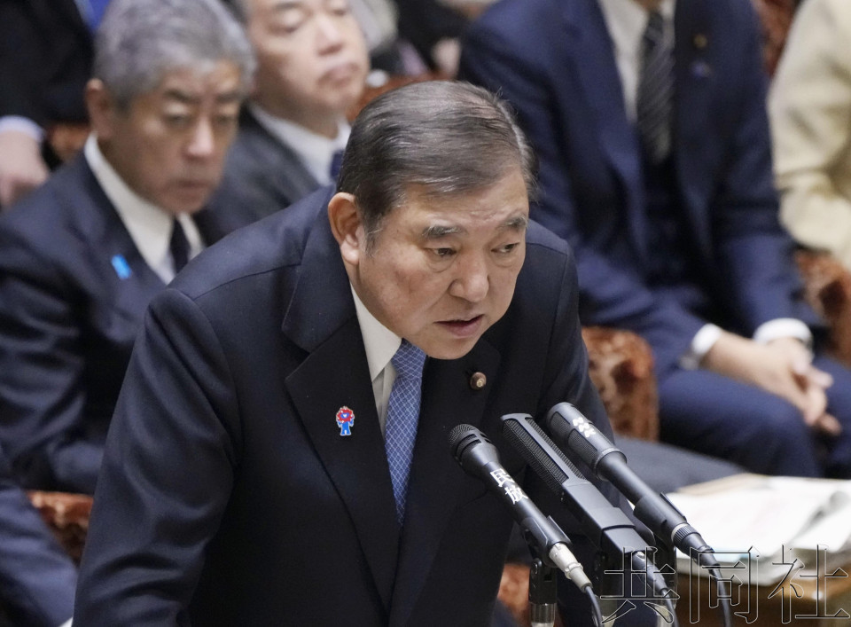 日本首相石破茂出席参院预算委员会会议 共同社