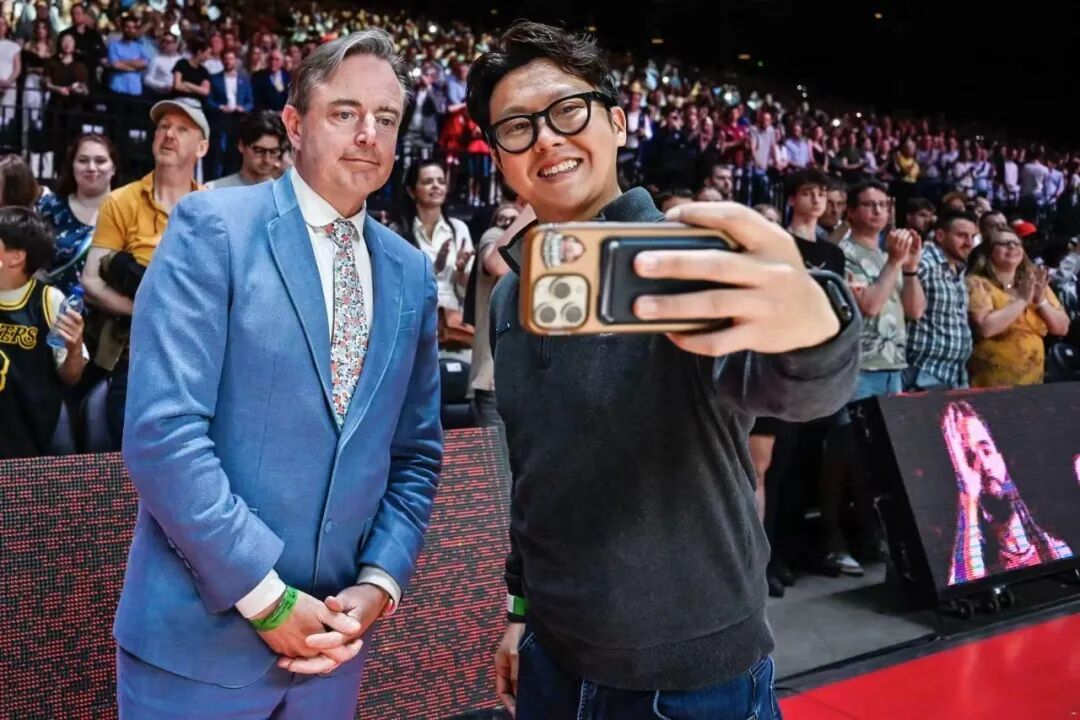 35岁,他造出续航670公里的电动重卡,特斯拉Semi迎来最强对手