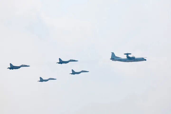 这是预警指挥机梯队。新华社记者 那宇奇 摄