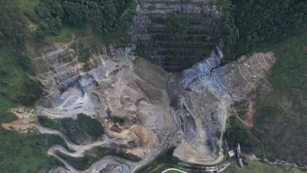 云龙县苗尾乡村委会境内丹坞箐采矿区。受访者供图