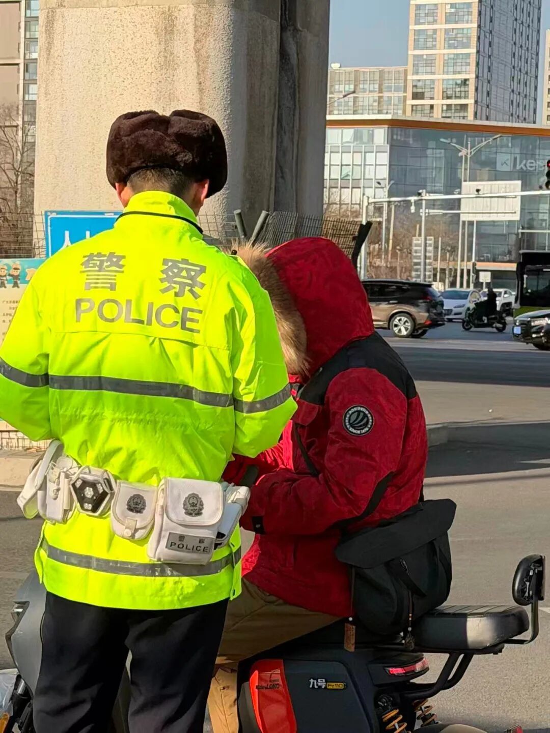 《锋面》记者闻舟摄