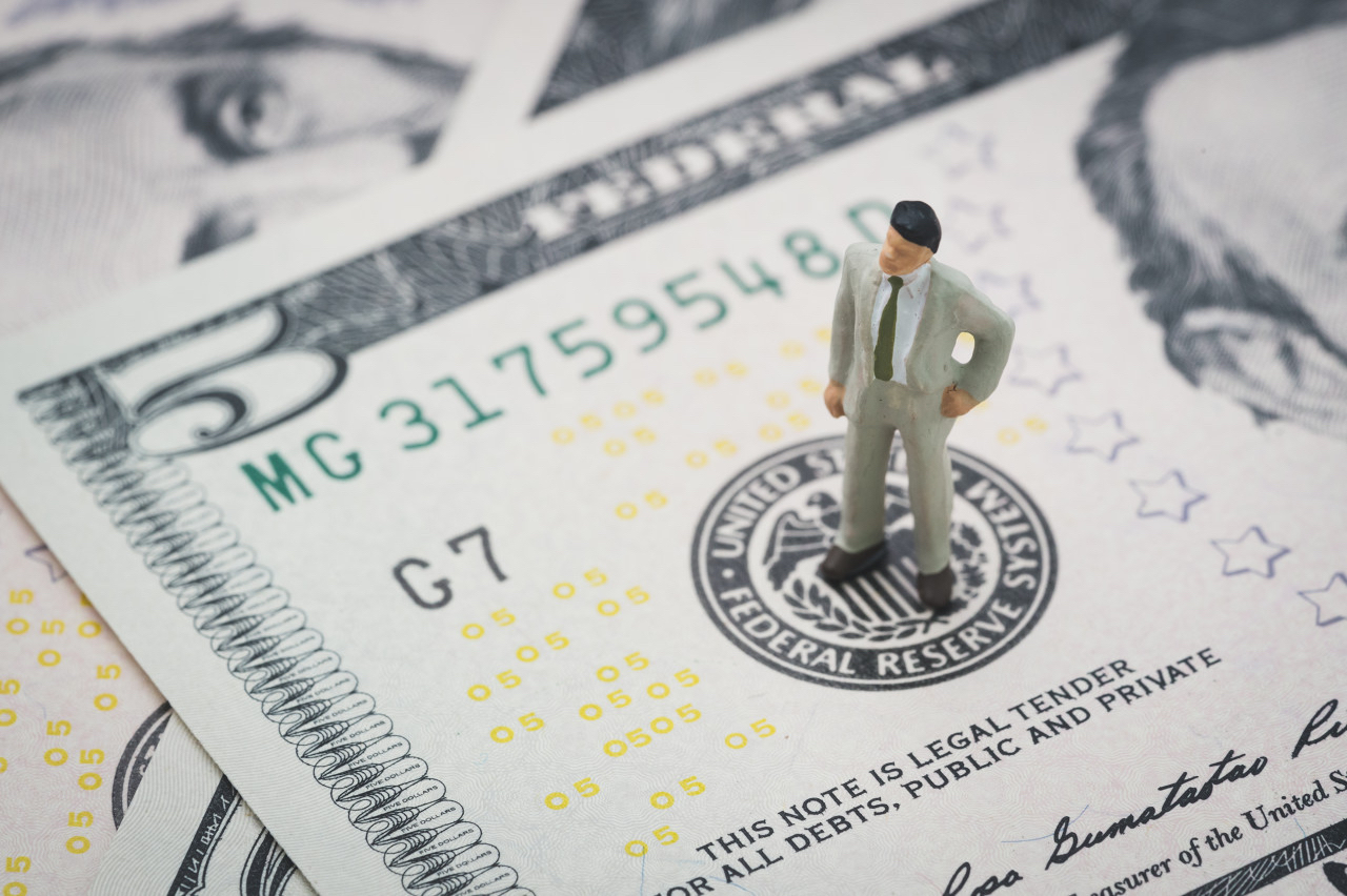 美联储主席最新发声：重申全球经济研究重要性，对货币政策预期“保持沉默”_凤凰网