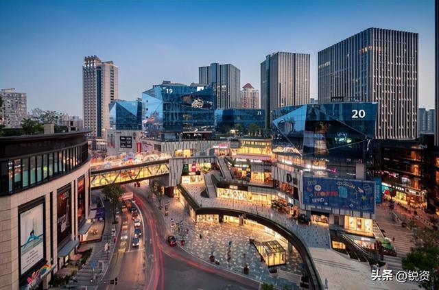 撤离核心商圈!新能源车企集体“大逃亡”,玩法彻底变了