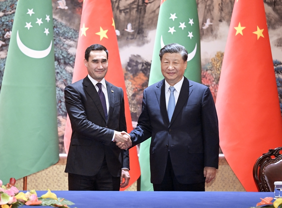 2023年5月18日下午，国家主席习近平在西安会见来华出席中国－中亚峰会的土库曼斯坦总统别尔德穆哈梅多夫。会见后，两国元首共同见证签署科技、海关等领域多项双边合作文件。新华社记者 谢环驰 摄