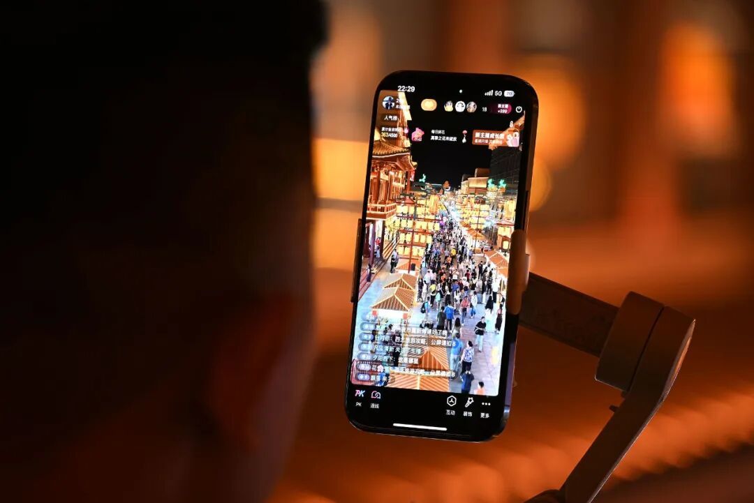 央视网评:宿舍直播泛滥,谁来守护我们的隐私边界?