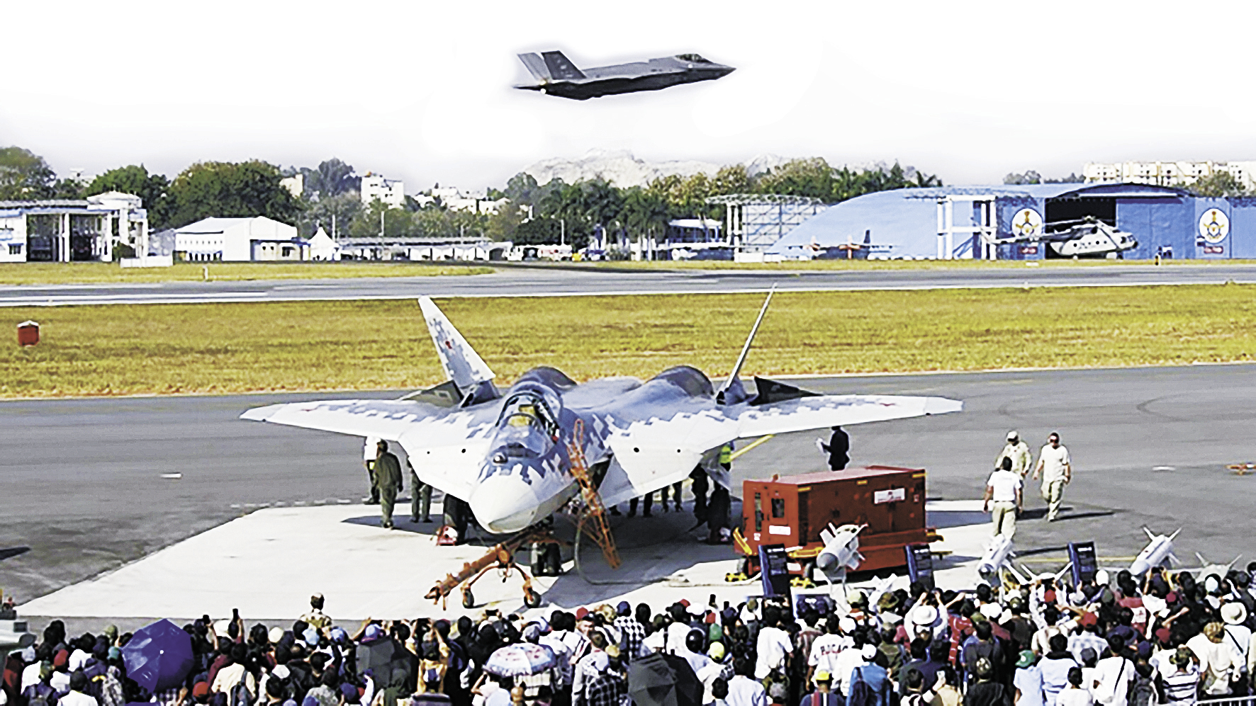 美国F-35(空中)与俄罗斯苏-57(地面)两种隐形战斗机在今年印度航展上“同框”。