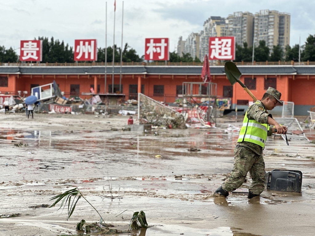 球场正在清淤
