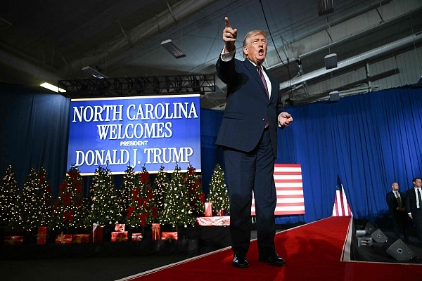12月19日晚,特朗普在北卡罗来纳州发表讲话。 视觉中国