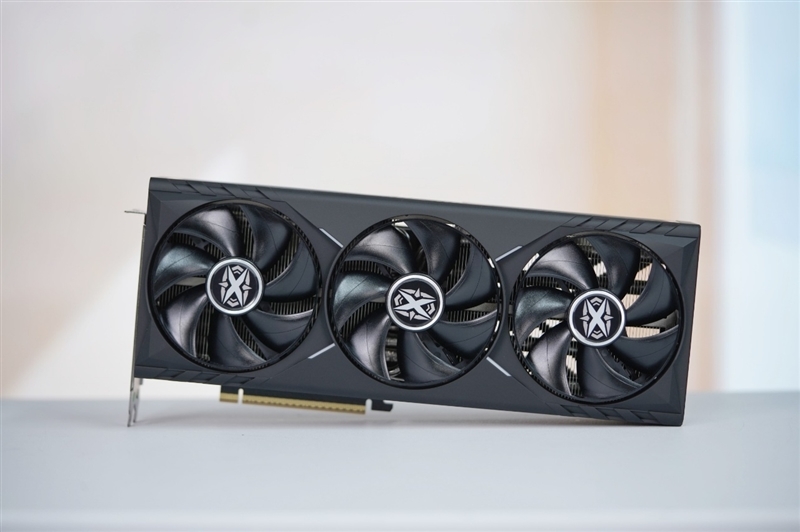 耕升RTX 5070 Ti炫光·超OC显卡评测:外形紧凑 性能不打折