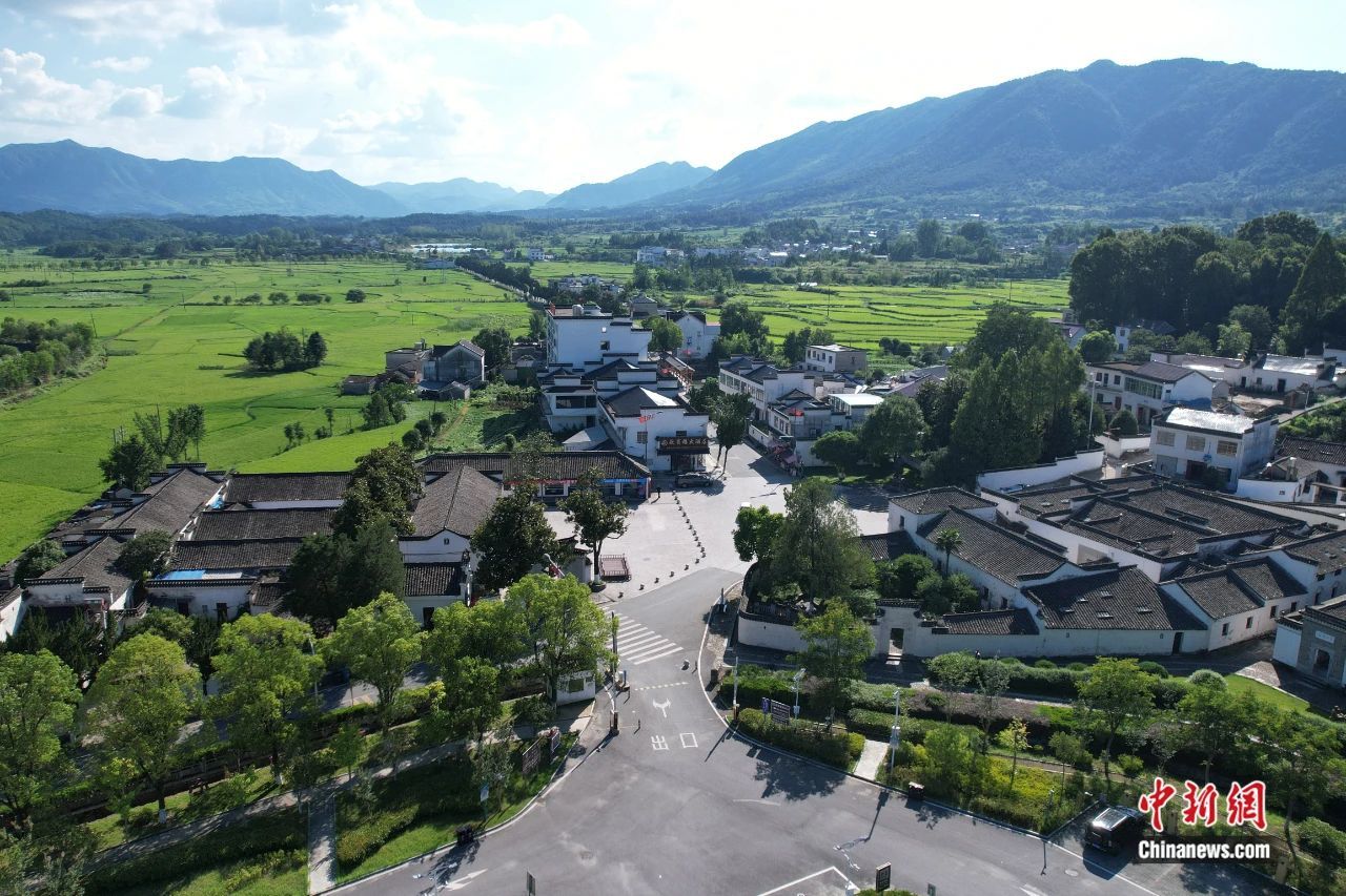 航拍安徽泾县云岭镇一隅。(无人机照片)张强 摄