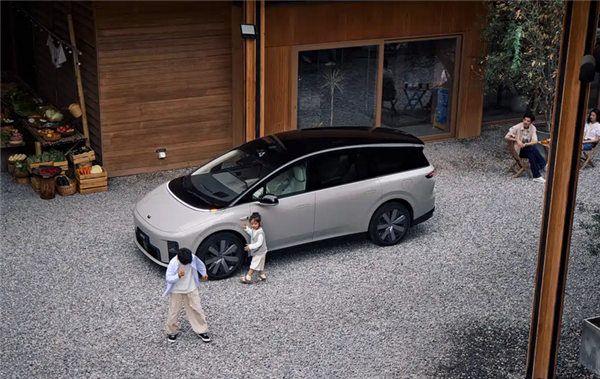 理想i8正式开启预定:预售价35-40万元 7月29日上市