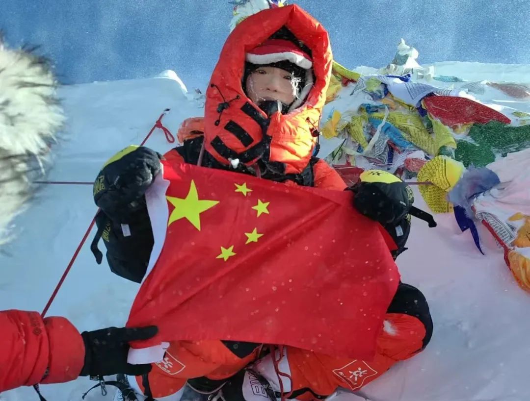18岁，从峰顶到峰顶：中国最年轻“珠峰女孩”的攀登之旅, image size:1080x818