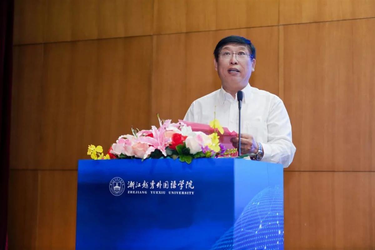 修刚致辞（来源：浙江越秀外国语学院）