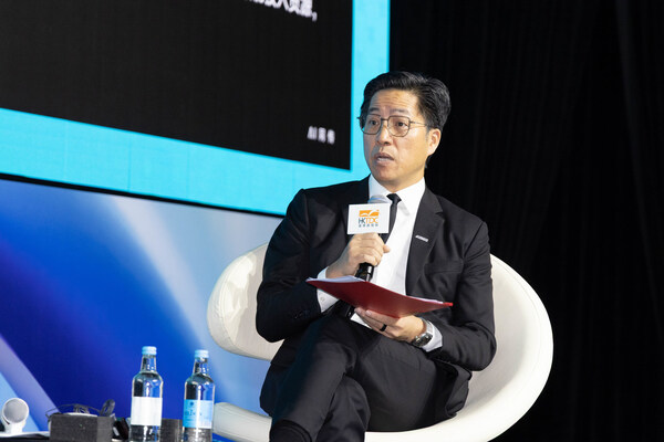 应科院署理行政总裁及首席营运官庄伟泉工程师于“香港特别行政区政府引进重点企业办公室呈献:科技驱动产业及经济大会”上介绍应科院的研发项目,藉此说明创新意念如何转化成为可推出市场应用的商业解决方案。