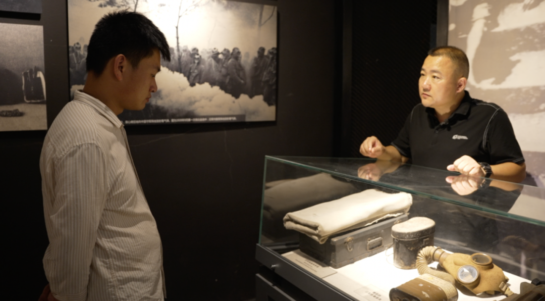 岳阳县新墙河抗战史实陈列馆“慰安妇”毛毯的展柜