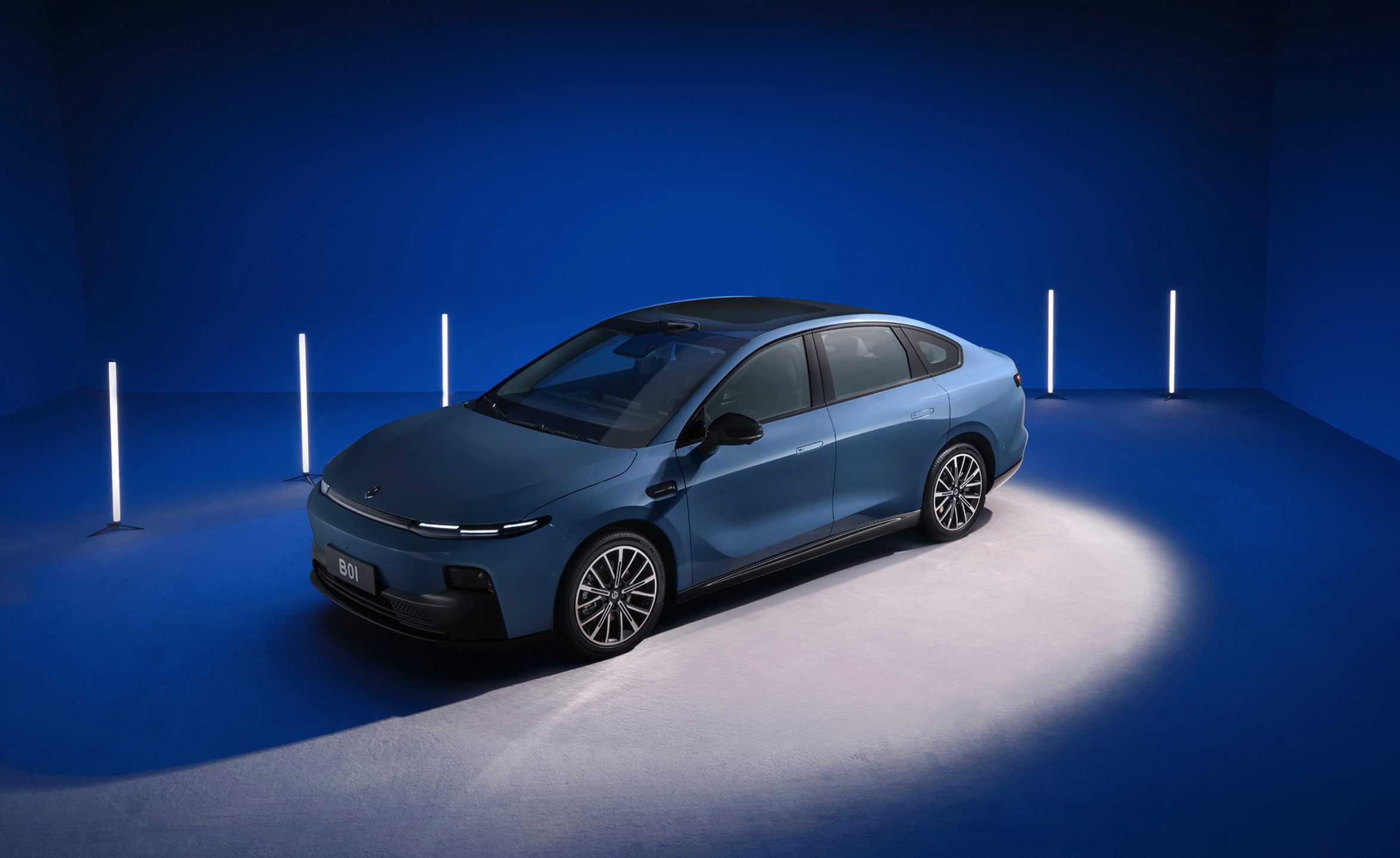 预售 10.58 万元起,好开又好看的零跑 B01 要给小鹏上压力了