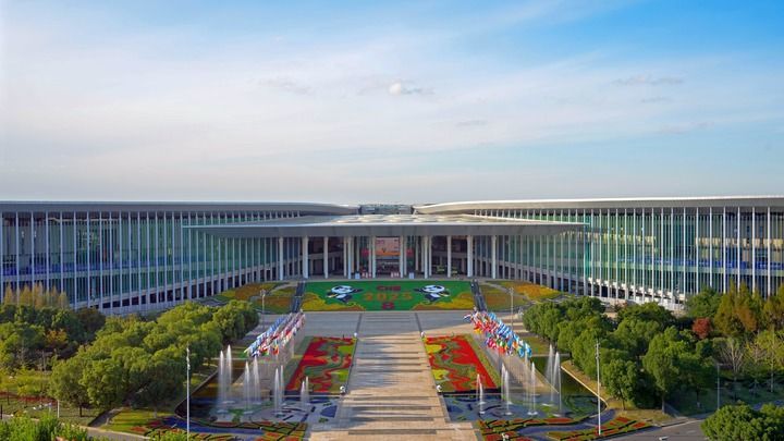 10月29日拍摄的国家会展中心(上海)南广场。新华社记者 刘颖 摄