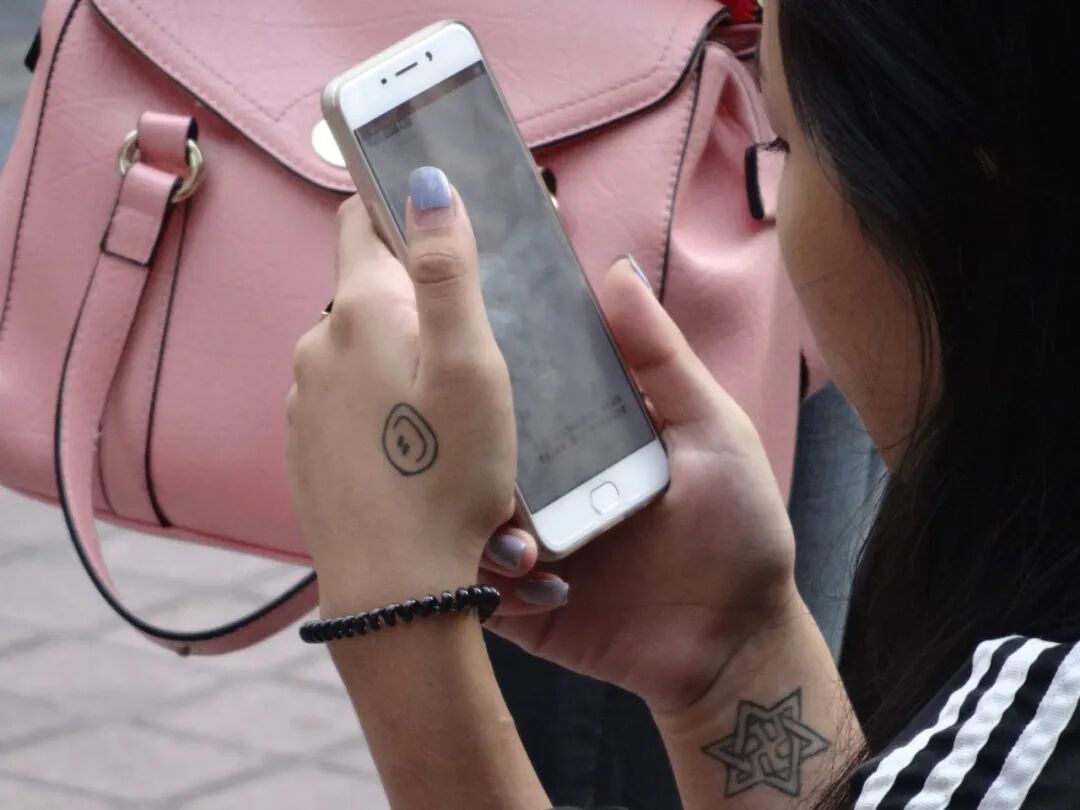 互联网时代,一切体验都能够在屏幕上看到。(图/IC photo)