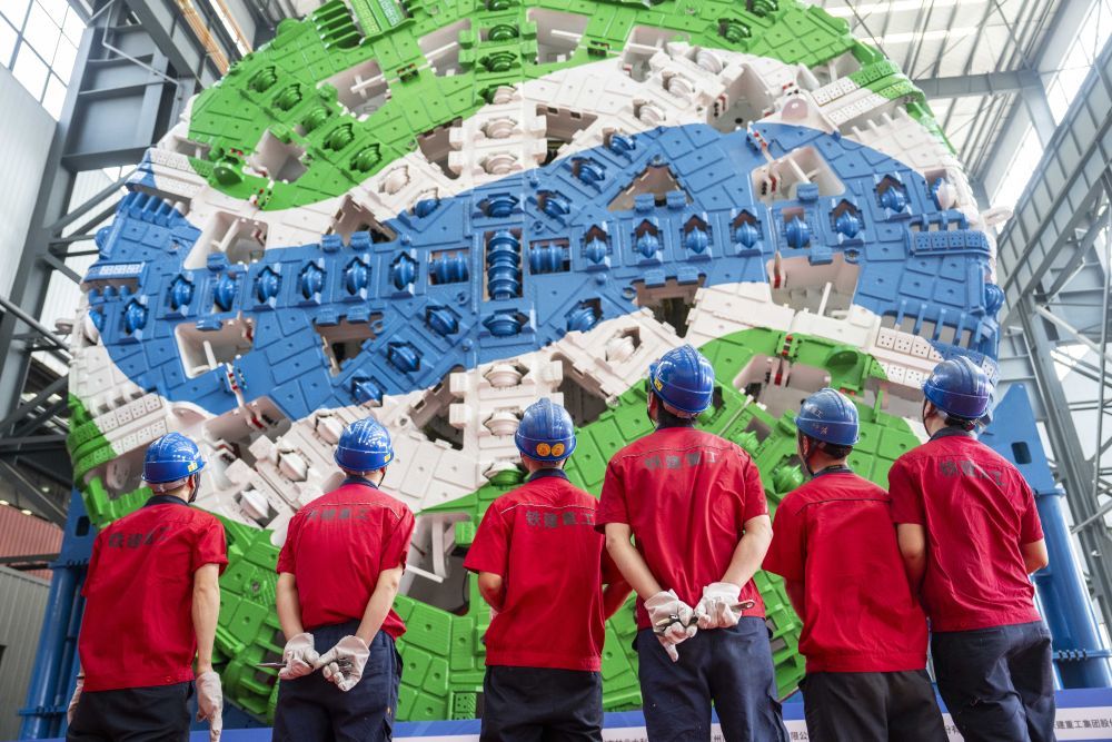 2025年3月26日，“强基号”掘进机在铁建重工长沙第二产业园下线。新华社记者 陈思汗 摄