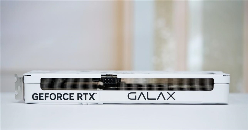 影驰RTX 5060 Ti金属大师白金版16GB MAX OC评测:DLSS 4加持4K游戏轻松流畅 纯白设计完美匹配影驰全家桶