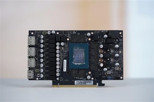 全白色刃式装甲!影驰RTX 5070 Ti圣刃图赏