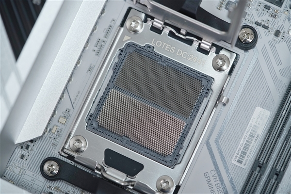 小巧迷你!七彩虹CVN B850I GAMING FROZEN V14主板图赏