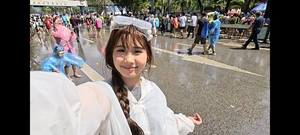 14mm超广角镜头非常适合录制视频 营造“人景合一”的效果