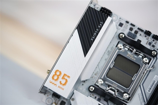 小巧迷你!七彩虹CVN B850I GAMING FROZEN V14主板图赏