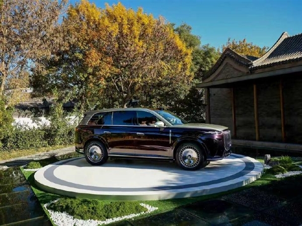 国产“迈巴赫GLS”！岚图泰山官宣11月18日上市：800V超混+鸿蒙座舱