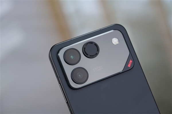 10000mAh巨无霸电池仅2599元起!荣耀WIN RT图赏