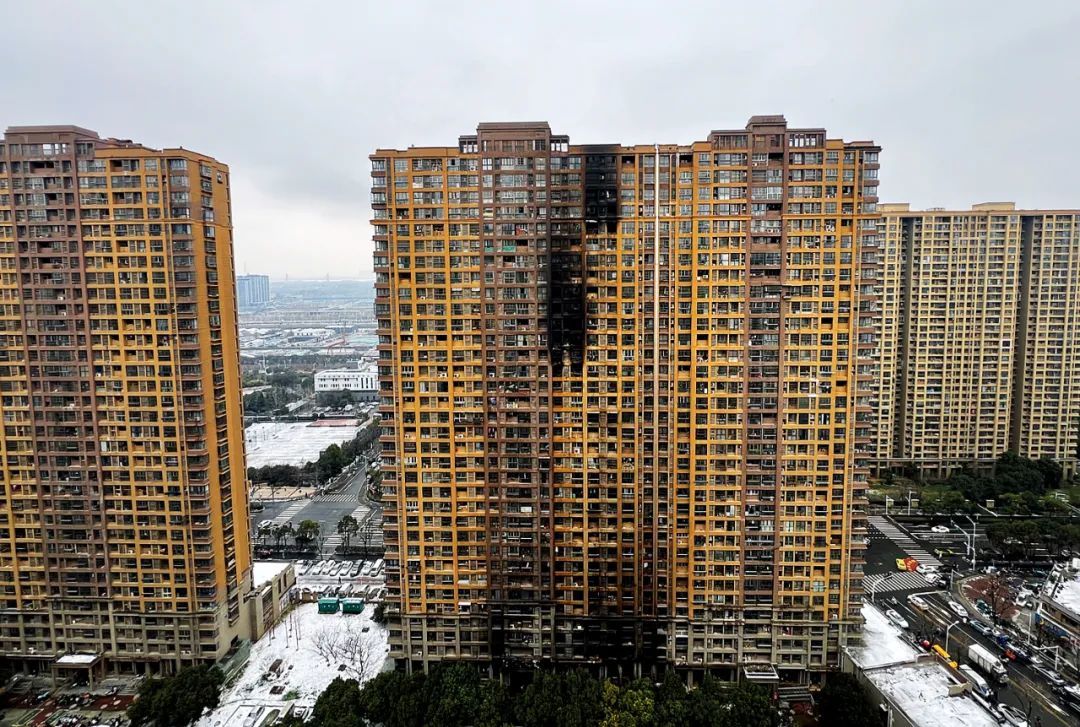 2024年2月23日,南京雨花台区明尚西苑6栋发生火灾。图/视觉中国