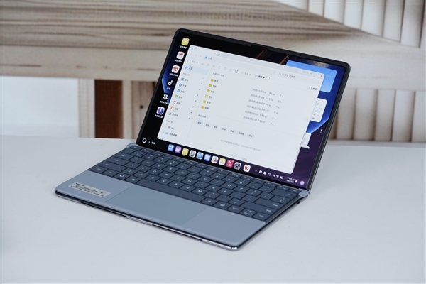 华为首款鸿蒙折叠屏电脑!MateBook Fold非凡大师图赏