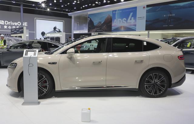 智界R7销量半年跌六成,发生了什么?为啥突然没人买了?