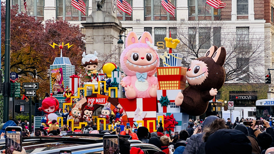 △2025年11月27日,Labubu亮相第99届纽约梅西百货感恩节大游行